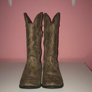 light brown cowgirl boots